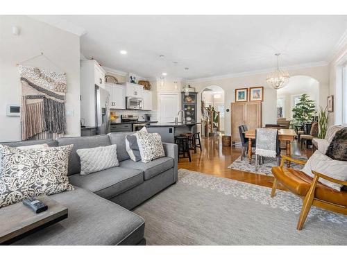 466 27 Avenue Nw, Calgary, AB - Indoor Photo Showing Living Room