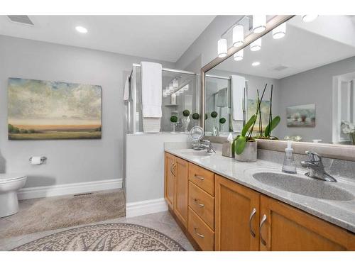 466 27 Avenue Nw, Calgary, AB - Indoor Photo Showing Bathroom