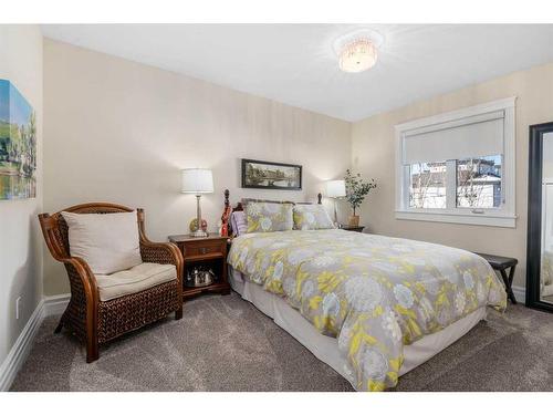 466 27 Avenue Nw, Calgary, AB - Indoor Photo Showing Bedroom