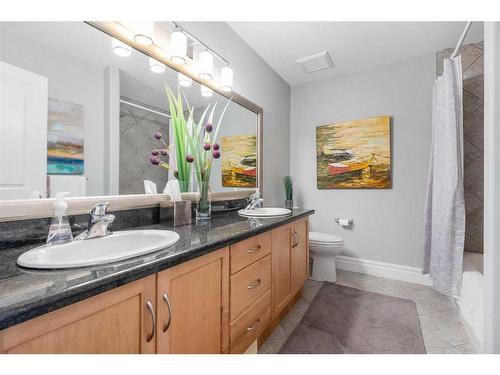 466 27 Avenue Nw, Calgary, AB - Indoor Photo Showing Bathroom