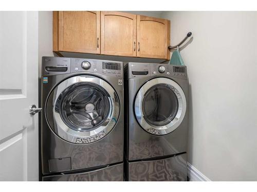 466 27 Avenue Nw, Calgary, AB - Indoor Photo Showing Laundry Room