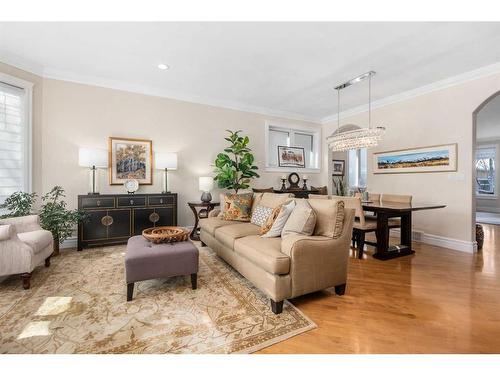 466 27 Avenue Nw, Calgary, AB - Indoor Photo Showing Living Room