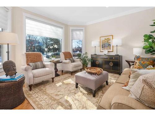 466 27 Avenue Nw, Calgary, AB - Indoor Photo Showing Living Room