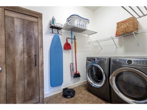 43 Elgin Terrace Se, Calgary, AB - Indoor Photo Showing Laundry Room