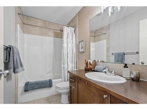 43 Elgin Terrace Se, Calgary, AB - Indoor Photo Showing Bathroom