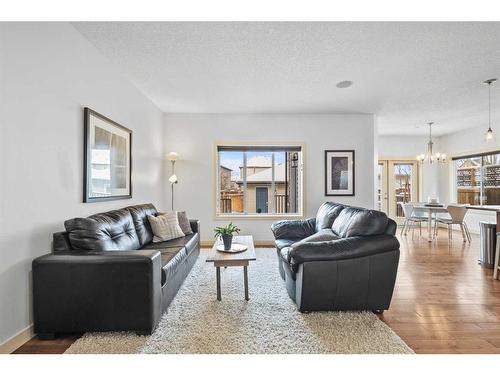 43 Elgin Terrace Se, Calgary, AB - Indoor Photo Showing Living Room