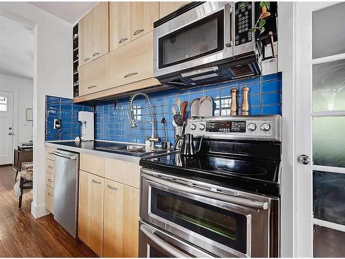 3833 Parkhill Street Sw, Calgary, AB - Indoor Photo Showing Kitchen