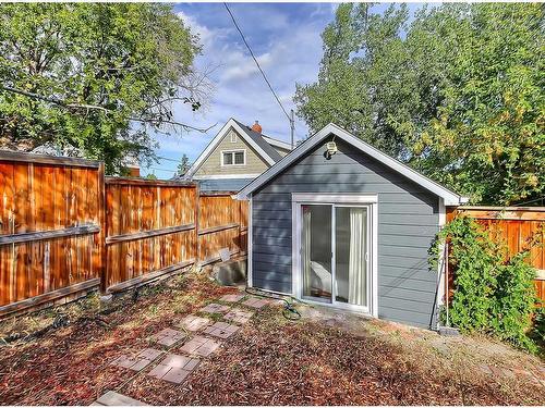 3833 Parkhill Street Sw, Calgary, AB - Outdoor