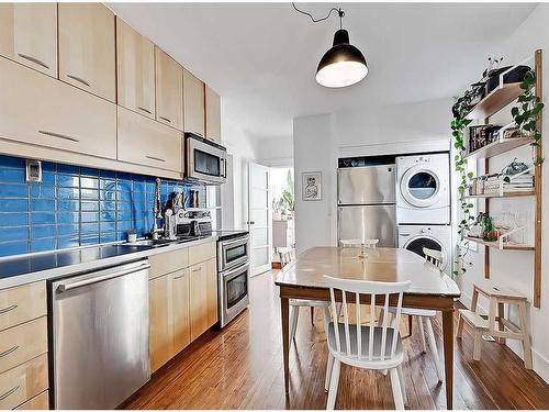 3833 Parkhill Street Sw, Calgary, AB - Indoor Photo Showing Kitchen