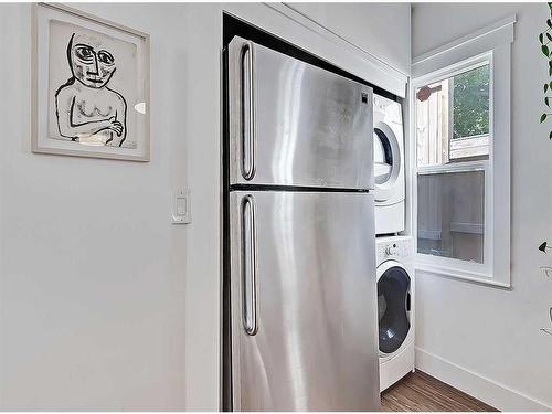 3833 Parkhill Street Sw, Calgary, AB - Indoor Photo Showing Laundry Room