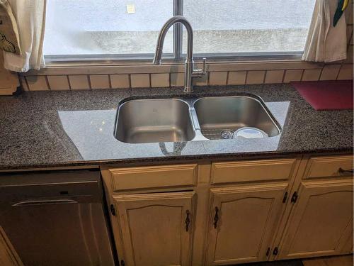 239 31 Avenue Ne, Calgary, AB - Indoor Photo Showing Kitchen With Double Sink