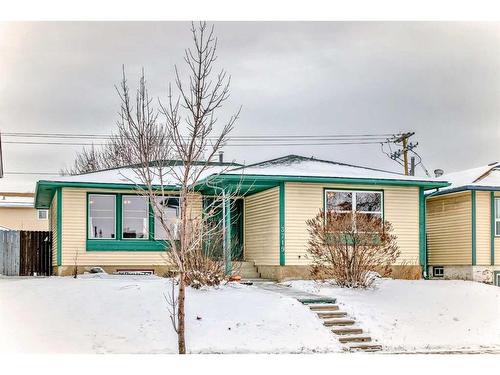 3719 Whitehorn Drive Ne, Calgary, AB - Outdoor