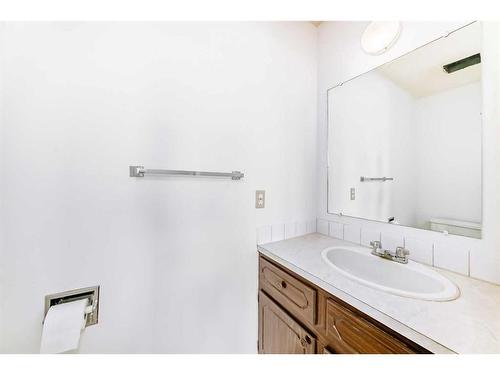 3719 Whitehorn Drive Ne, Calgary, AB - Indoor Photo Showing Bathroom