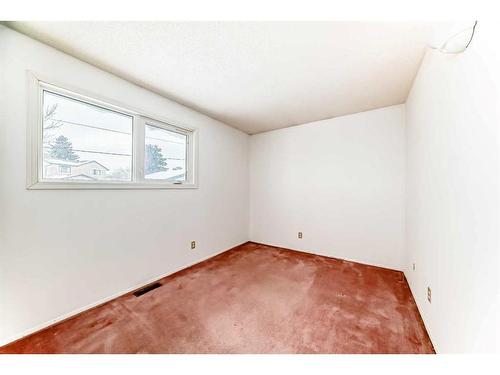 3719 Whitehorn Drive Ne, Calgary, AB - Indoor Photo Showing Other Room