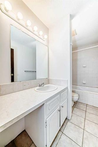 3719 Whitehorn Drive Ne, Calgary, AB - Indoor Photo Showing Bathroom