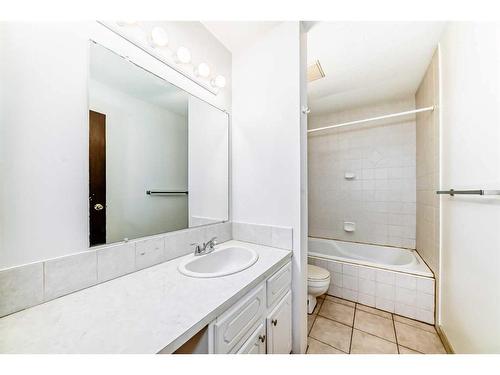 3719 Whitehorn Drive Ne, Calgary, AB - Indoor Photo Showing Bathroom