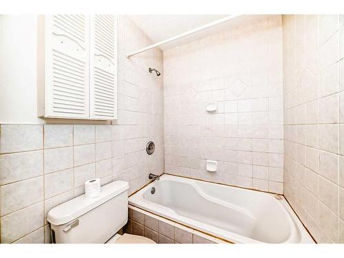 3719 Whitehorn Drive Ne, Calgary, AB - Indoor Photo Showing Bathroom