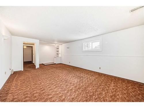 3719 Whitehorn Drive Ne, Calgary, AB - Indoor Photo Showing Other Room