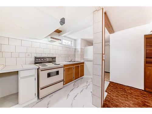 3719 Whitehorn Drive Ne, Calgary, AB - Indoor Photo Showing Kitchen