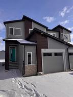 52 Wolf Hollow Road SE Calgary, AB T2X 5R9