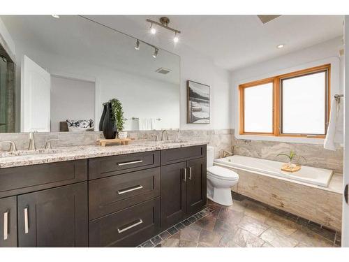 2325 22 Avenue Sw, Calgary, AB - Indoor Photo Showing Bathroom