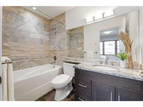 2325 22 Avenue Sw, Calgary, AB - Indoor Photo Showing Bathroom