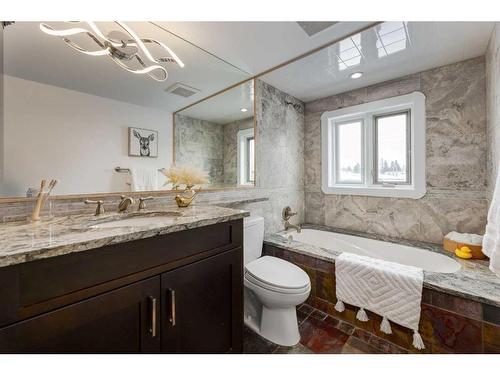 2325 22 Avenue Sw, Calgary, AB - Indoor Photo Showing Bathroom