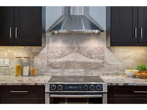 2325 22 Avenue Sw, Calgary, AB - Indoor Photo Showing Kitchen