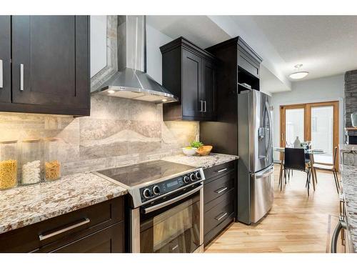 2325 22 Avenue Sw, Calgary, AB - Indoor Photo Showing Kitchen With Stainless Steel Kitchen With Upgraded Kitchen