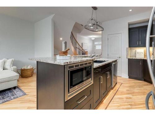 2325 22 Avenue Sw, Calgary, AB - Indoor Photo Showing Kitchen