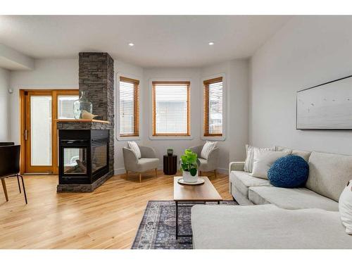 2325 22 Avenue Sw, Calgary, AB - Indoor Photo Showing Living Room