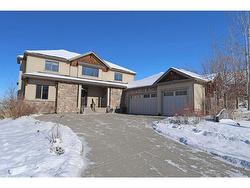 81 Crestridge View SW Calgary, AB T3B 1G8