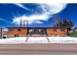 2616 edmonton Trail NE Calgary, AB T2E 3N3