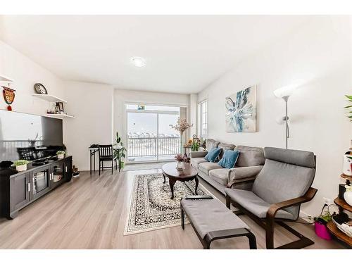 33 Sherwood Lane Nw, Calgary, AB - Indoor Photo Showing Living Room