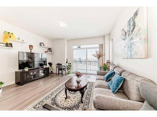 33 Sherwood Lane Nw, Calgary, AB - Indoor Photo Showing Living Room