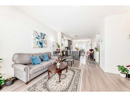 33 Sherwood Lane Nw, Calgary, AB - Indoor Photo Showing Living Room