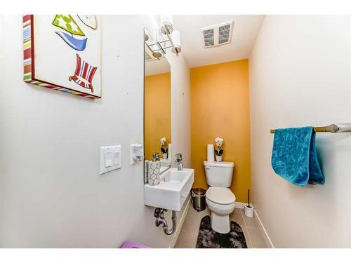 33 Sherwood Lane Nw, Calgary, AB - Indoor Photo Showing Bathroom