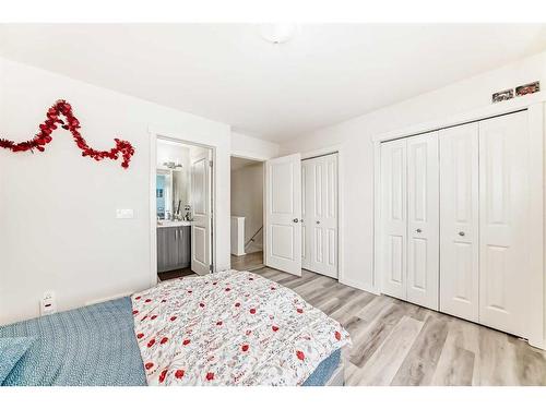 33 Sherwood Lane Nw, Calgary, AB - Indoor Photo Showing Bedroom