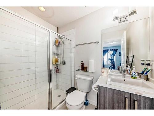 33 Sherwood Lane Nw, Calgary, AB - Indoor Photo Showing Bathroom