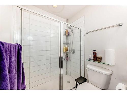 33 Sherwood Lane Nw, Calgary, AB - Indoor Photo Showing Bathroom