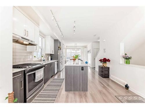 33 Sherwood Lane Nw, Calgary, AB - Indoor Photo Showing Kitchen With Upgraded Kitchen