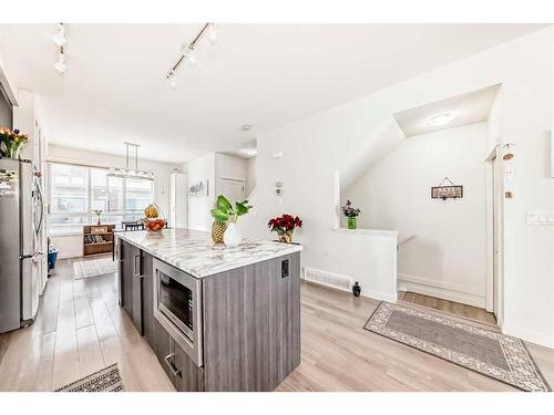 33 Sherwood Lane Nw, Calgary, AB - Indoor Photo Showing Kitchen