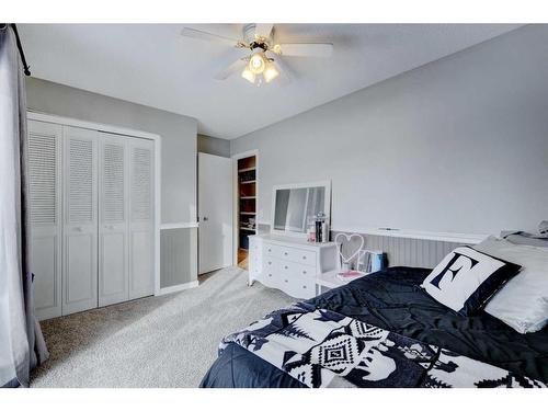 939 Cannock Road Sw, Calgary, AB - Indoor Photo Showing Bedroom