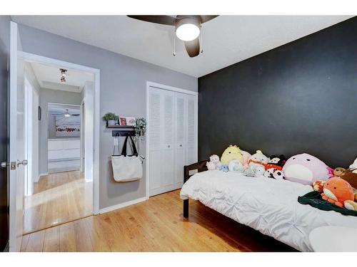 939 Cannock Road Sw, Calgary, AB - Indoor Photo Showing Bedroom