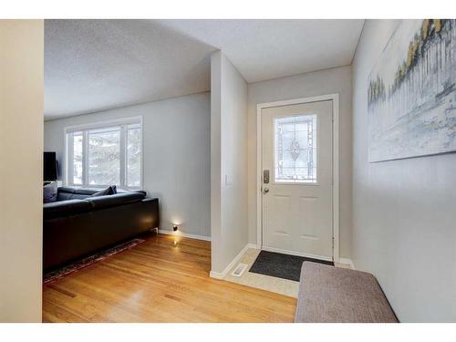 939 Cannock Road Sw, Calgary, AB - Indoor Photo Showing Other Room