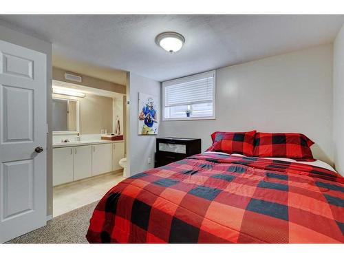 939 Cannock Road Sw, Calgary, AB - Indoor Photo Showing Bedroom