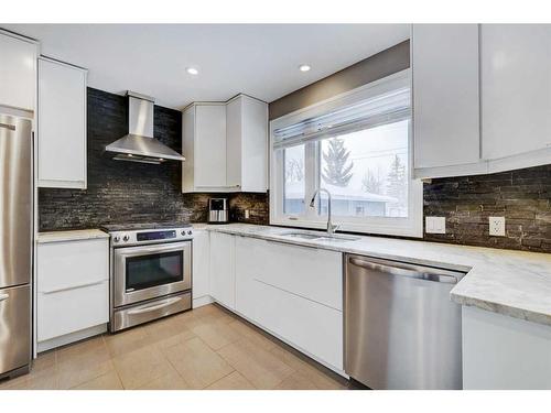 939 Cannock Road Sw, Calgary, AB - Indoor Photo Showing Kitchen