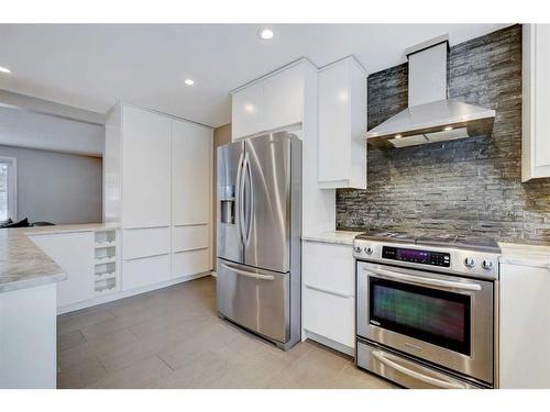 939 Cannock Road Sw, Calgary, AB - Indoor Photo Showing Kitchen