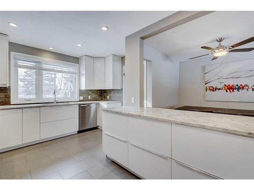 939 Cannock Road Sw, Calgary, AB - Indoor Photo Showing Kitchen