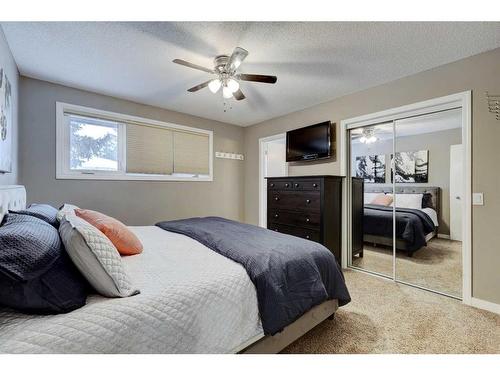 939 Cannock Road Sw, Calgary, AB - Indoor Photo Showing Bedroom